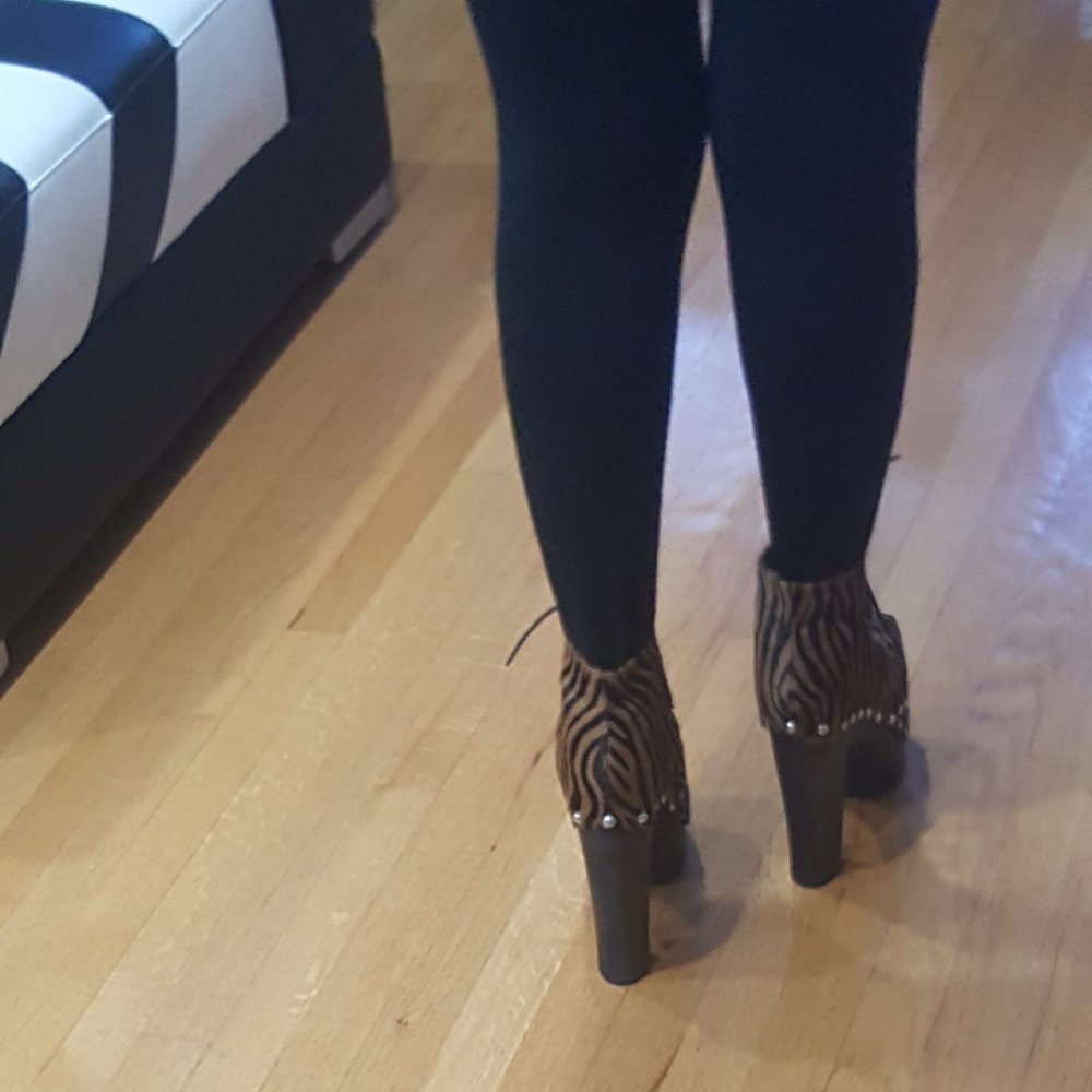 💥SHOWSTOPPERS!💥 Lula F Cheetah Last Havana Genuine Leather Booties - Picture 11 of 15